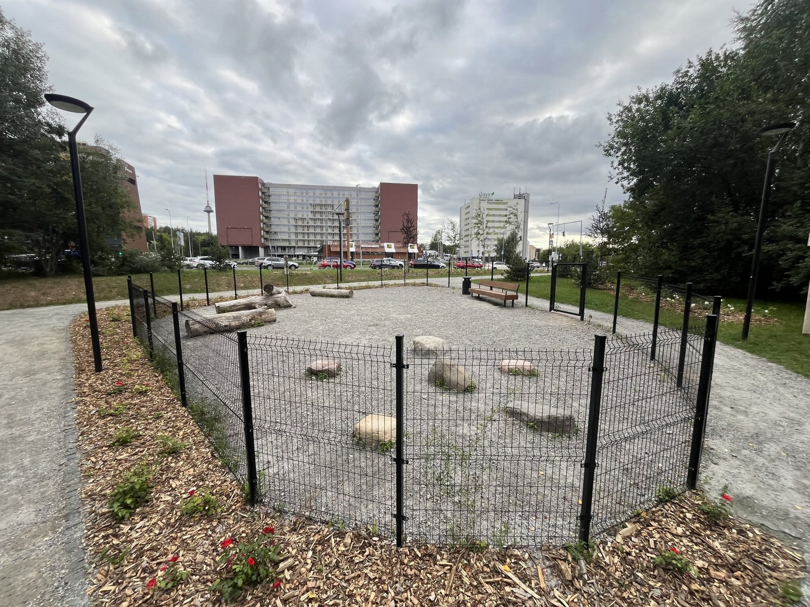Pilaitės pr. šunų vedžiojimo aikštelė — nuotrauka 1