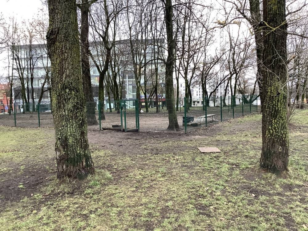 Šeimyniškių g. šunų vedžiojimo aikštelė — nuotrauka 1