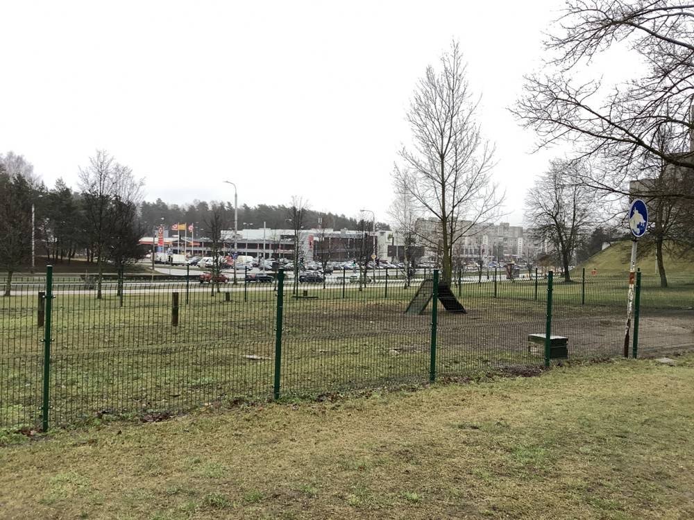Viršuliškių skvero šunų dresūros aikštelė — nuotrauka 1