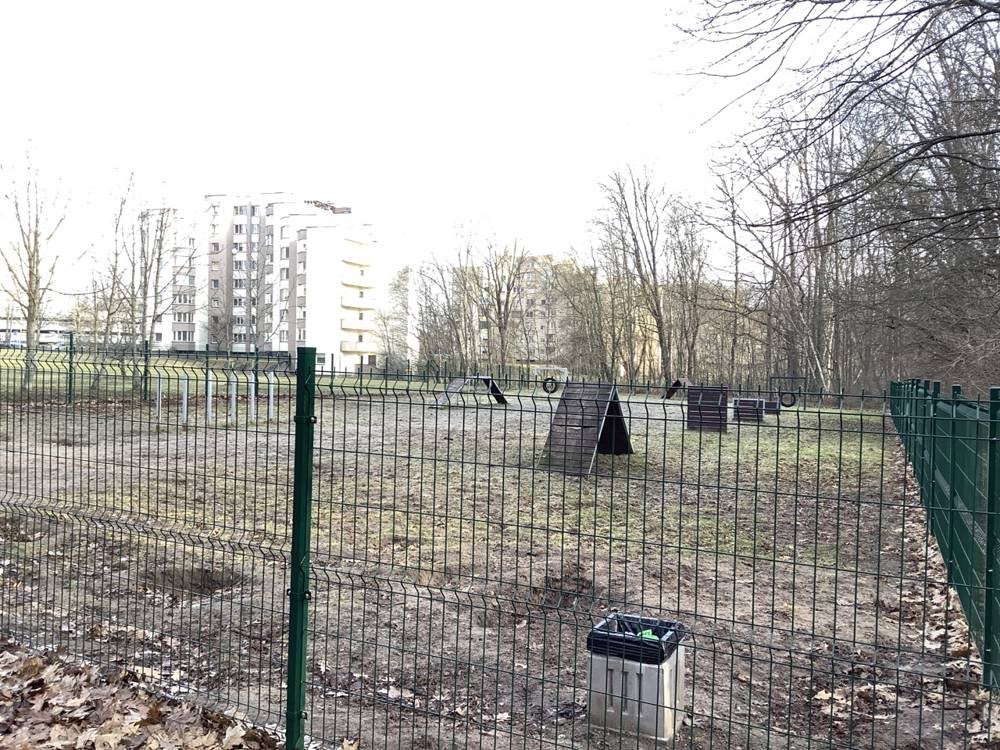 Žaliųjų Ežerų g. šunų dresūros aikštelė — nuotrauka 3